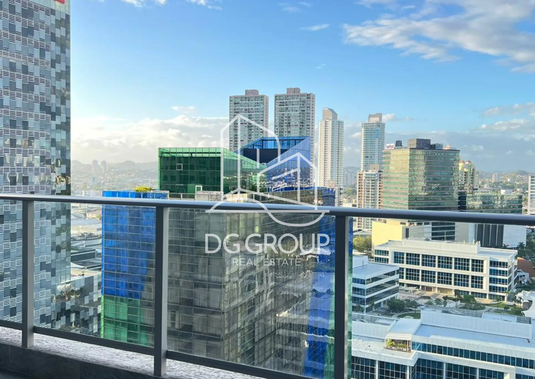 Alquiler con opción a compra apartamento en Costa del Este PH Regalía en Ciudad de Panamá – 270 m², 3 recámaras – foto 3 de 8