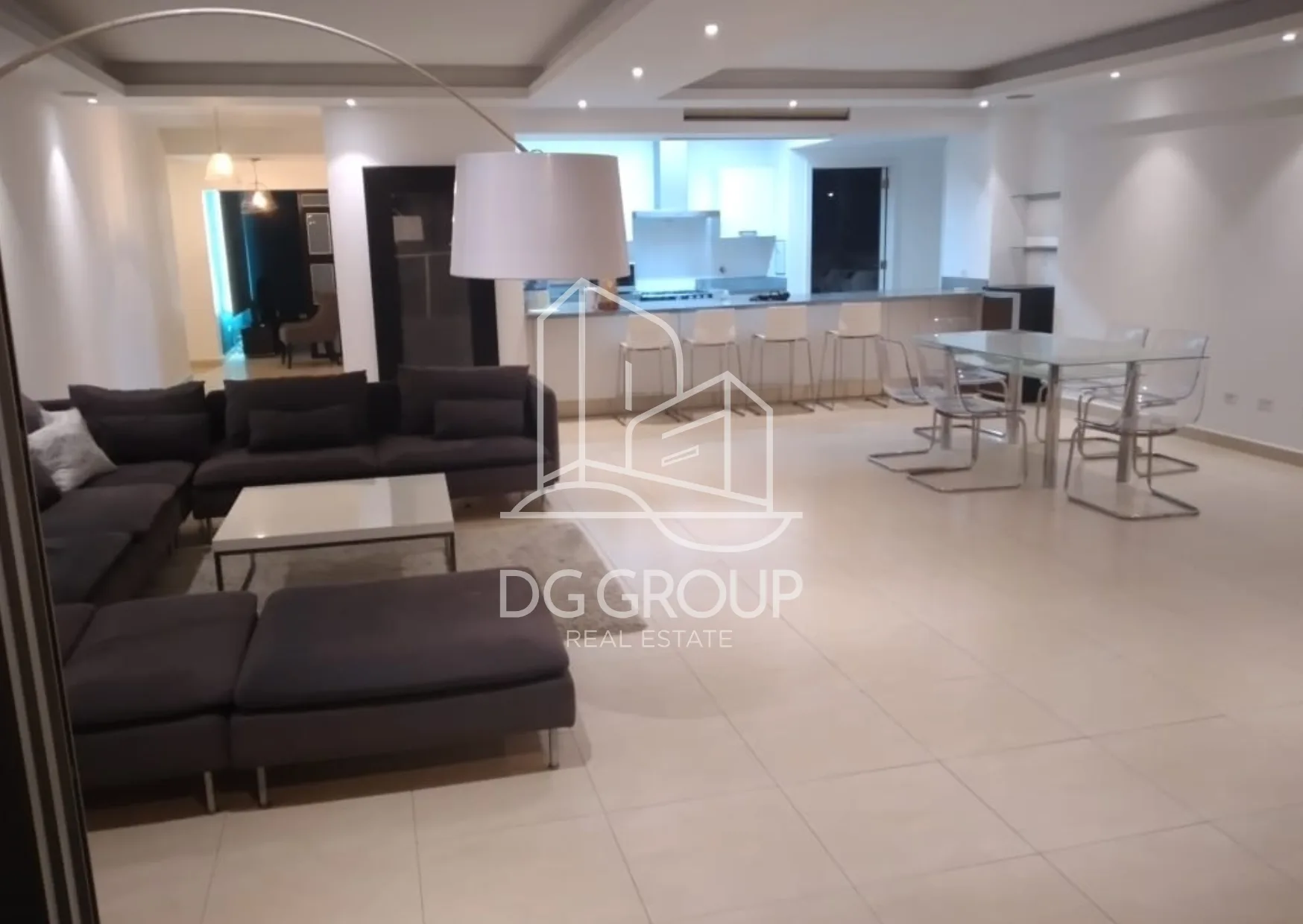Alquiler de apartamento en Avenida Balboa  en Ciudad de Panamá – 275 m², 3 recámaras – foto 1 de 8