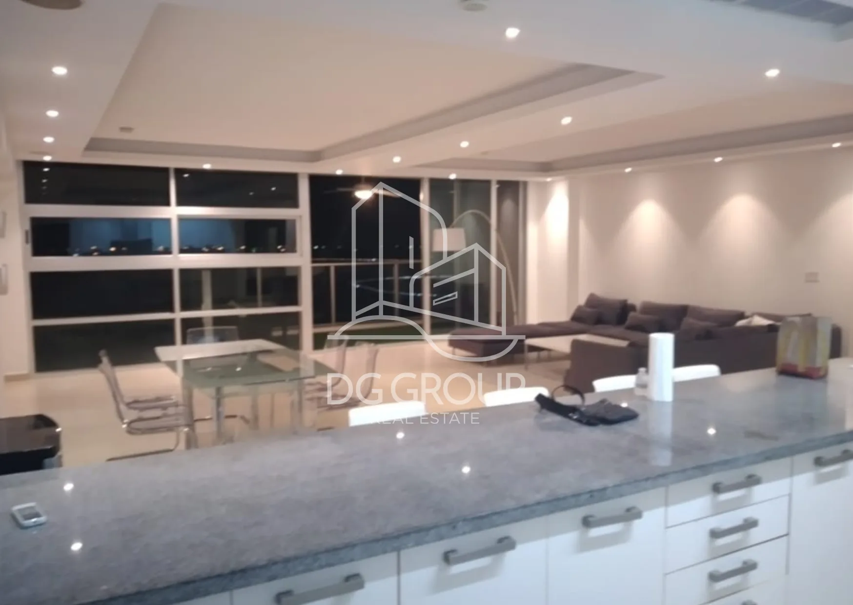 Alquiler de apartamento en Avenida Balboa  en Ciudad de Panamá – 275 m², 3 recámaras – foto 2 de 8