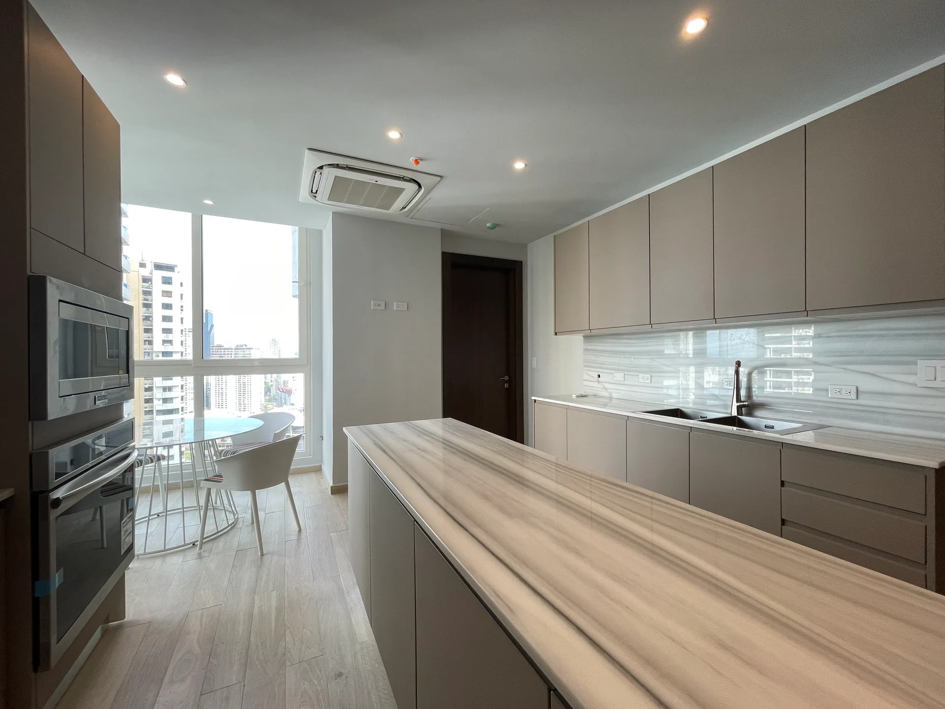 Alquiler de apartamento en Punta Paitilla The Towers   en Ciudad de Panamá – 329 m², 3 recámaras – foto 5 de 8
