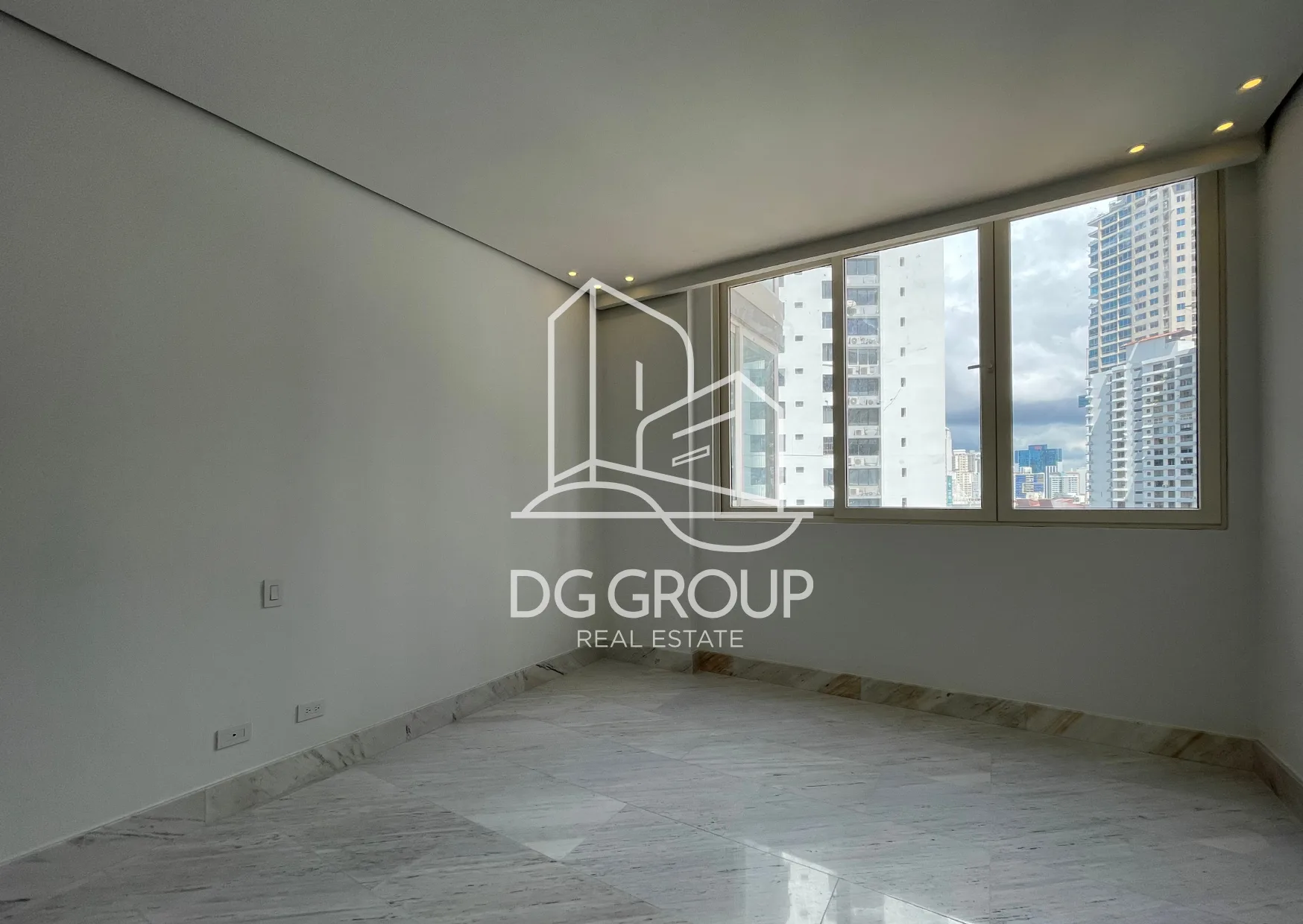Alquiler de apartamento en Punta Paitilla The Towers en Ciudad de Panamá – 395 m², 4 recámaras – foto 4 de 8