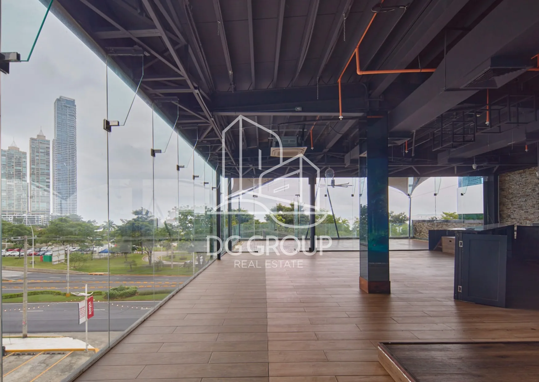 Alquiler de local comercial en Avenida Balboa en Ciudad de Panamá – 339 m² – foto 4 de 8