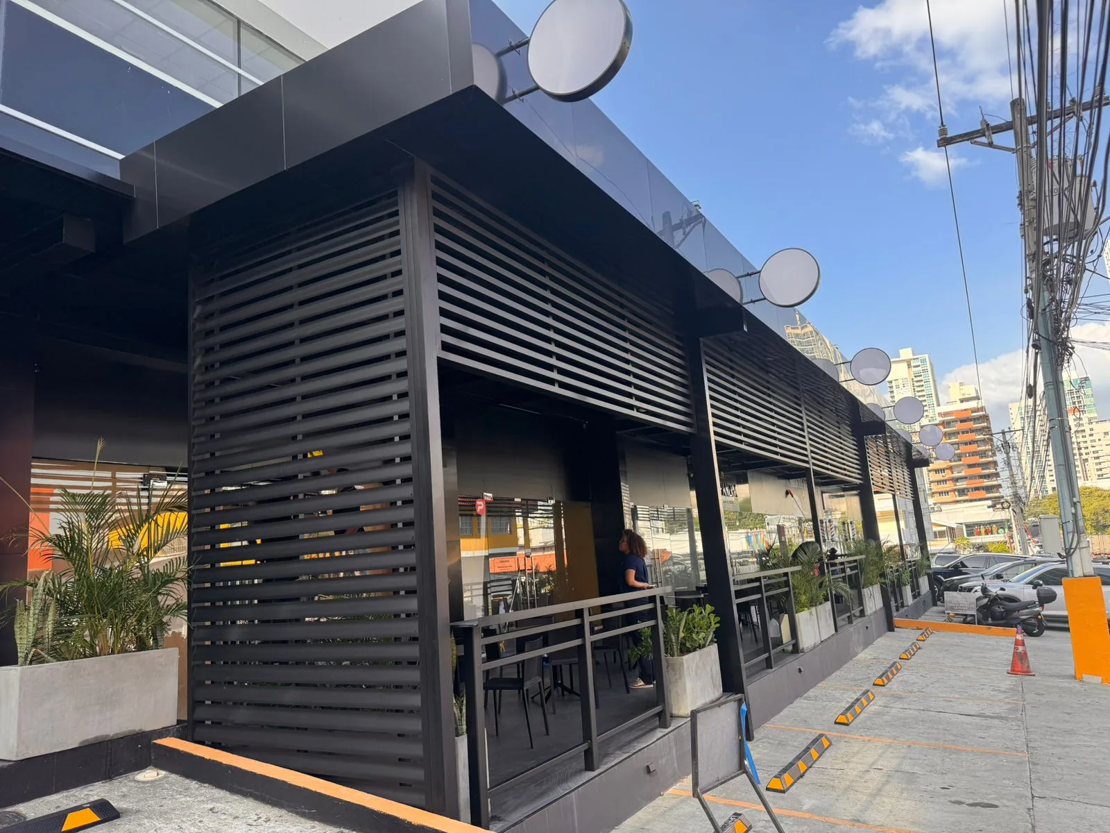 Alquiler de local comercial en San Francisco Plaza 68 Strip en Ciudad de Panamá – 112 m² – foto 2 de 8