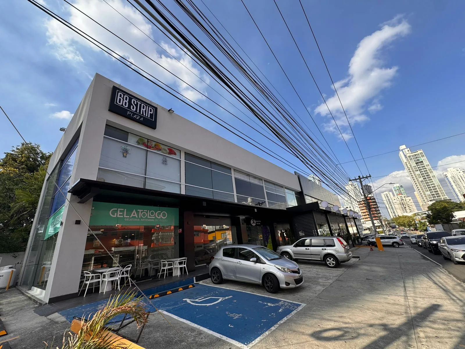 Alquiler de local comercial en San Francisco Plaza 68 Strip en Ciudad de Panamá – 112 m² – foto 3 de 8