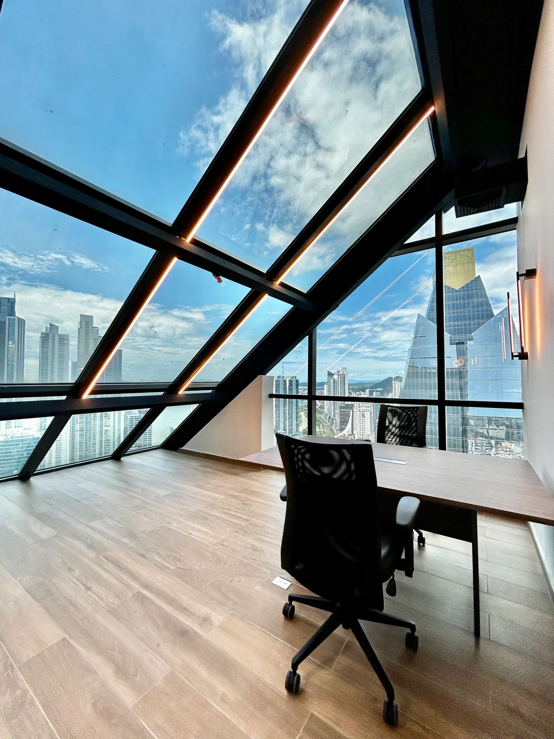 Alquiler de oficina Calle 50 Towers Financial Center  en Ciudad de Panamá – 154 m² – foto 5 de 8