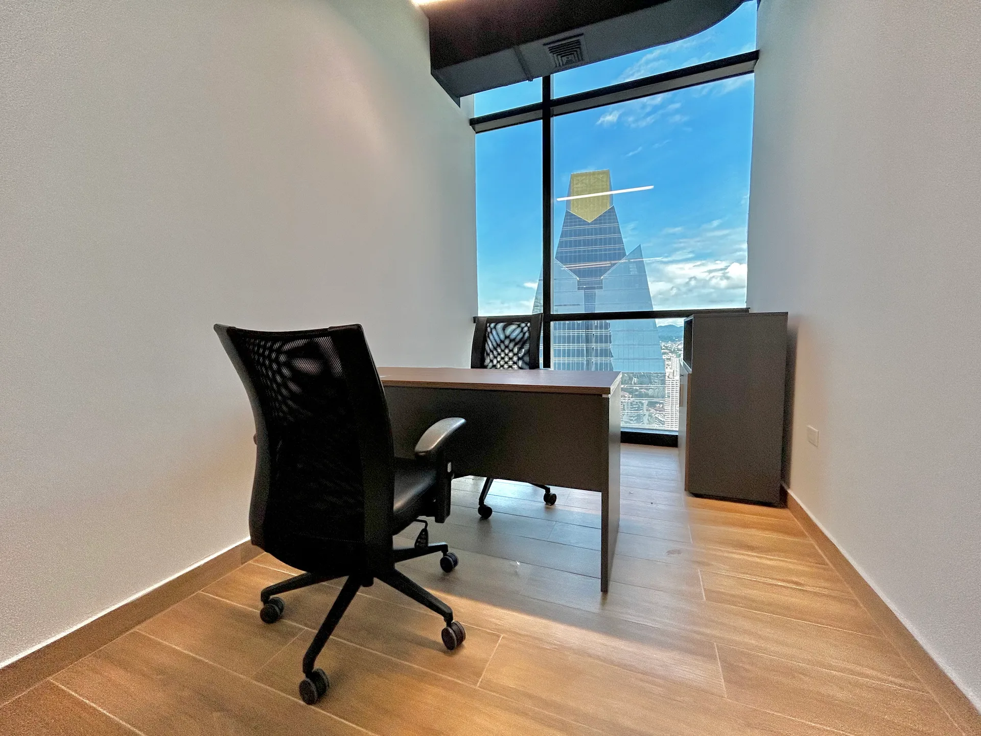 Alquiler de oficina Calle 50 Towers Financial Center  en Ciudad de Panamá – 154 m² – foto 7 de 8