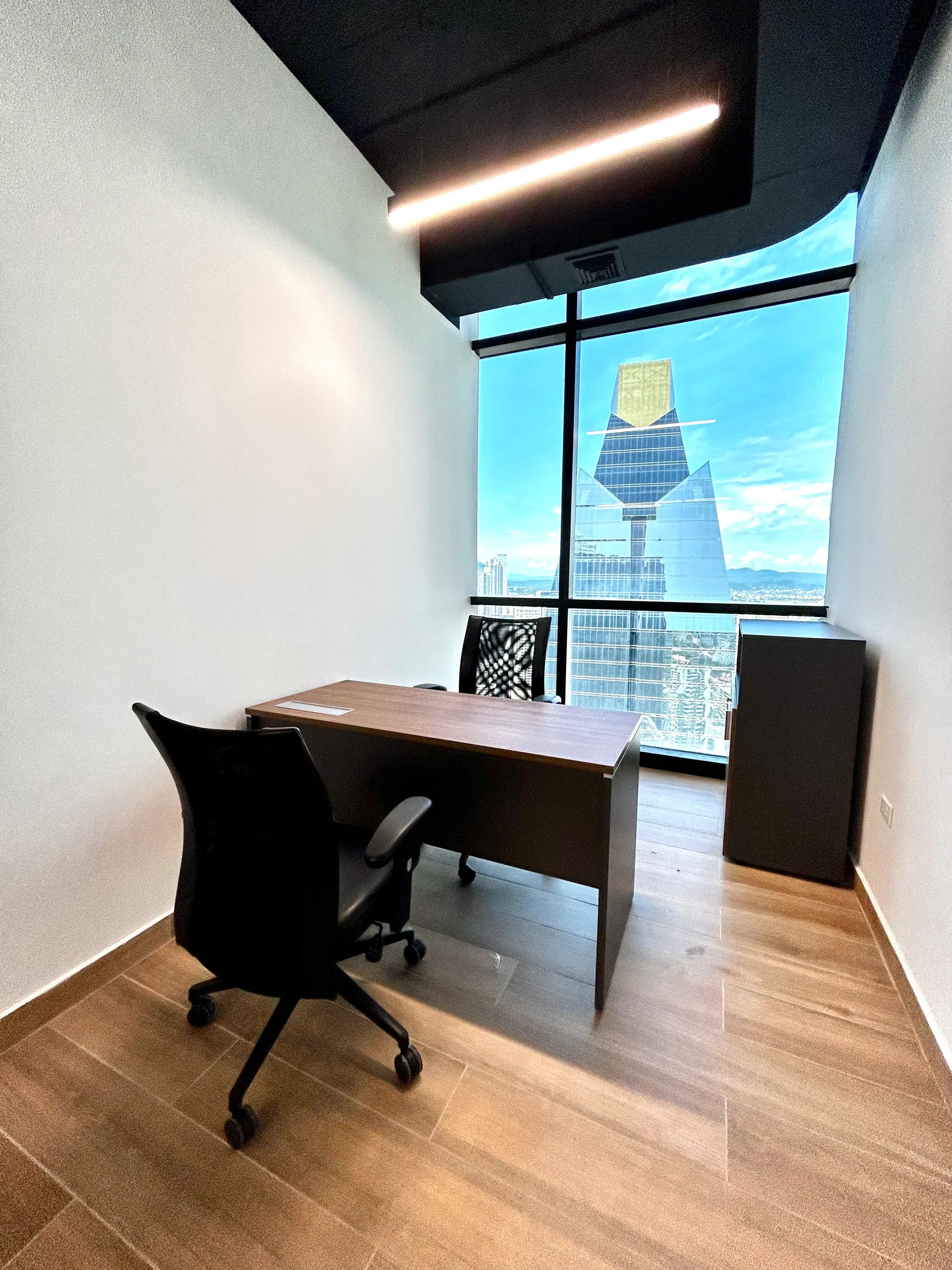 Alquiler de oficina Calle 50 Towers Financial Center  en Ciudad de Panamá – 154 m² – foto 8 de 8