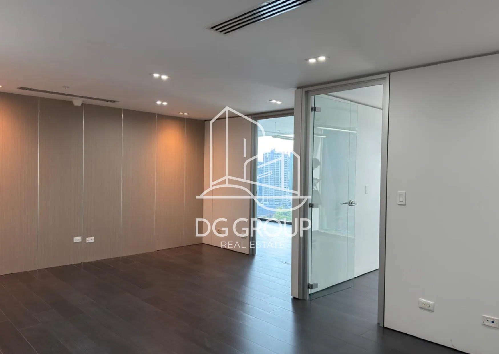 Alquiler de oficina en Punta Pacífica Oceanía Business en Ciudad de Panamá – 112 m² – foto 1 de 8