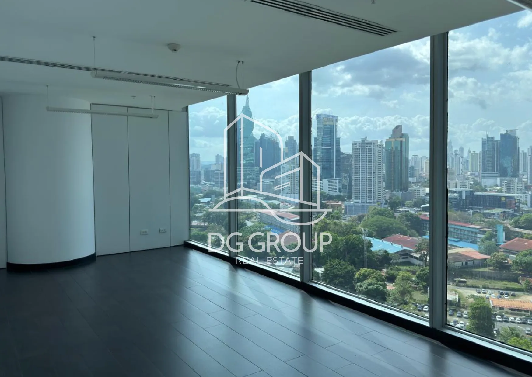 Alquiler de oficina en Punta Pacífica Oceanía Business en Ciudad de Panamá – 112 m² – foto 2 de 8
