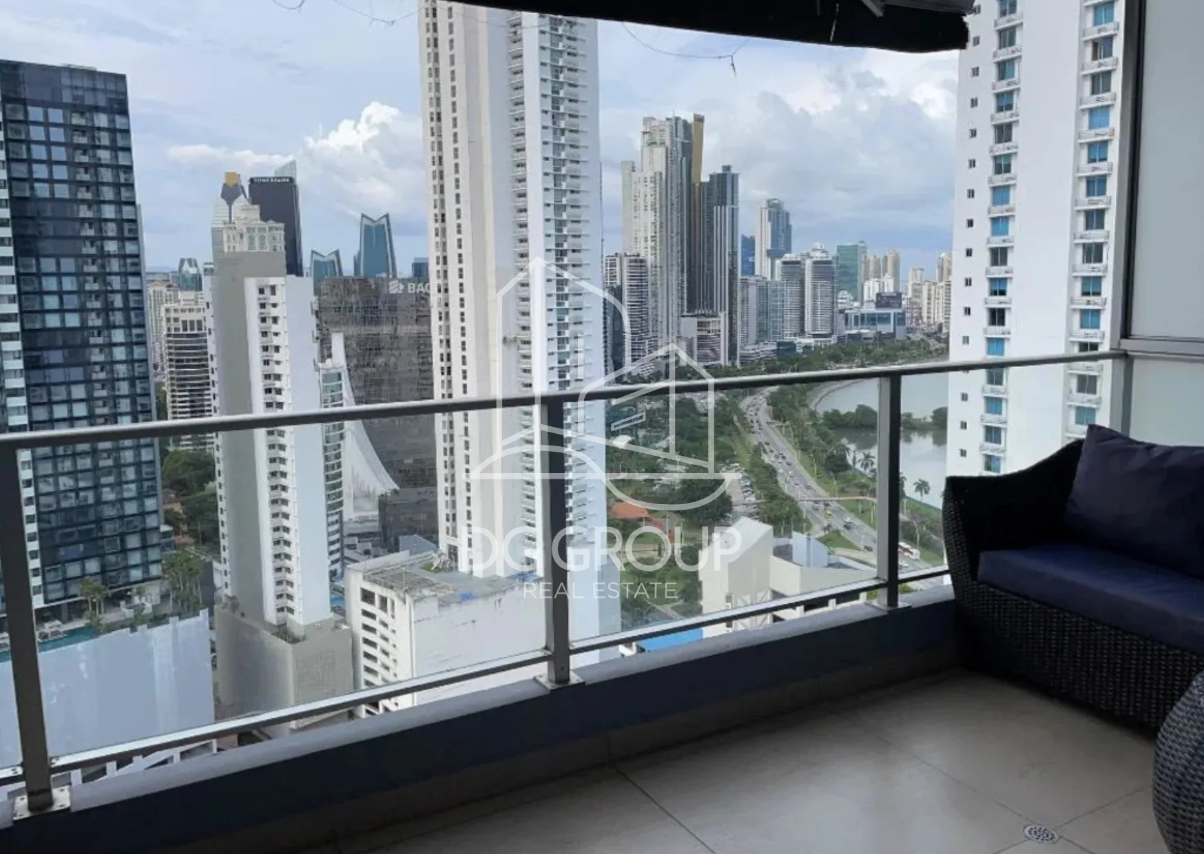 Venta de apartamento Linea Blanca en Avenida Balboa  en Ciudad de Panamá – 126 m², 3 recámaras – foto 1 de 8