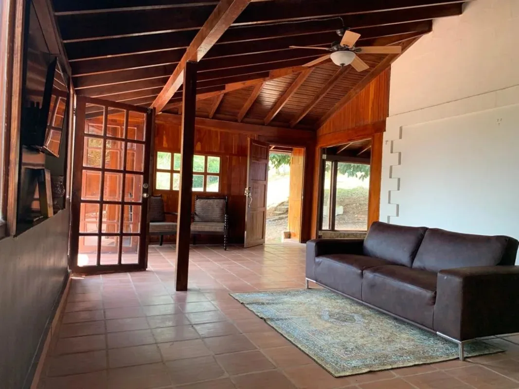 Venta de casa campestre en Altos de Cerro Azul en Ciudad de Panamá – 2500 m², 5 recámaras – foto 3 de 8