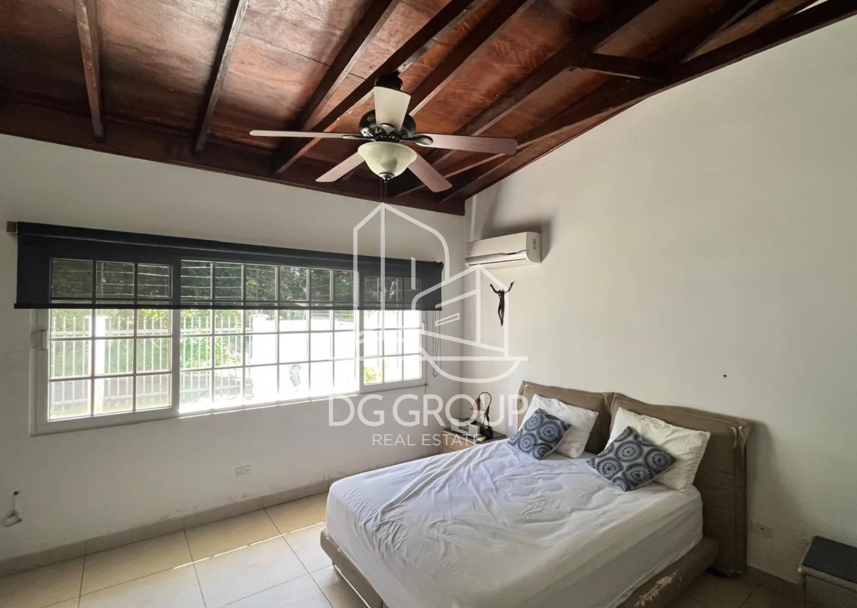 Venta de casa en Ancón Llanos de Curundú en Ciudad de Panamá – 300 m², 4 recámaras – foto 6 de 8