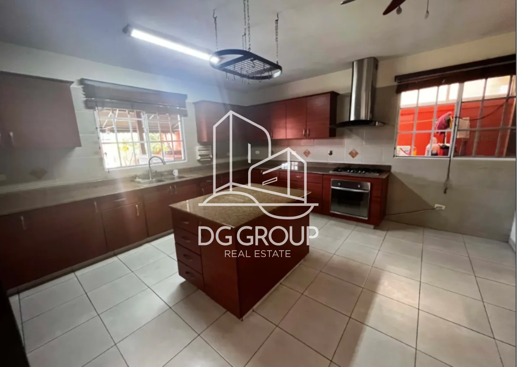 Venta de Casa en Campo Limberg en Ciudad de Panamá – 280 m², 3 recámaras – foto 7 de 8