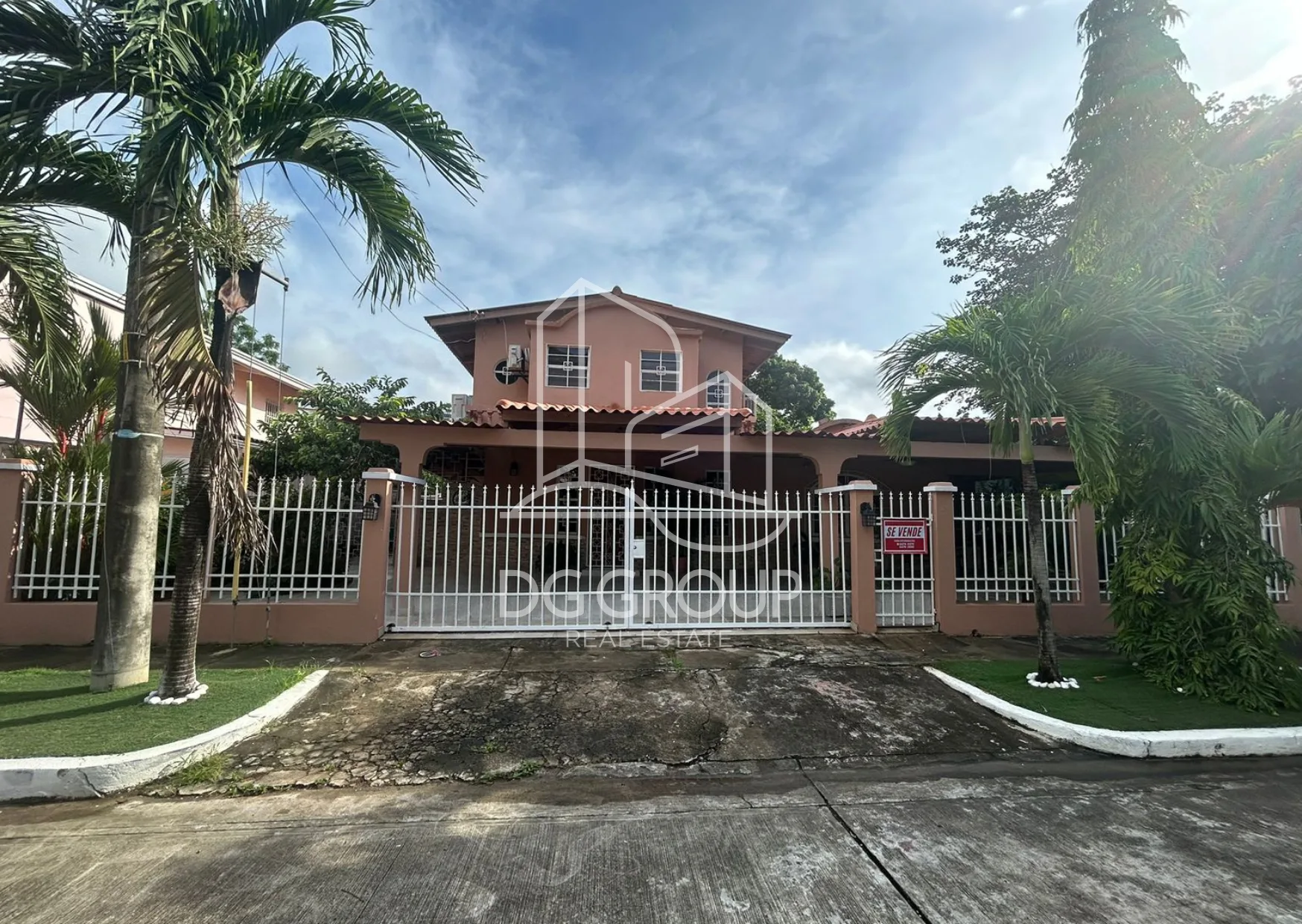 House for Sale in Condado del Rey in Ciudad de Panamá – 260 m², 4 bedrooms – photo 1 of 8