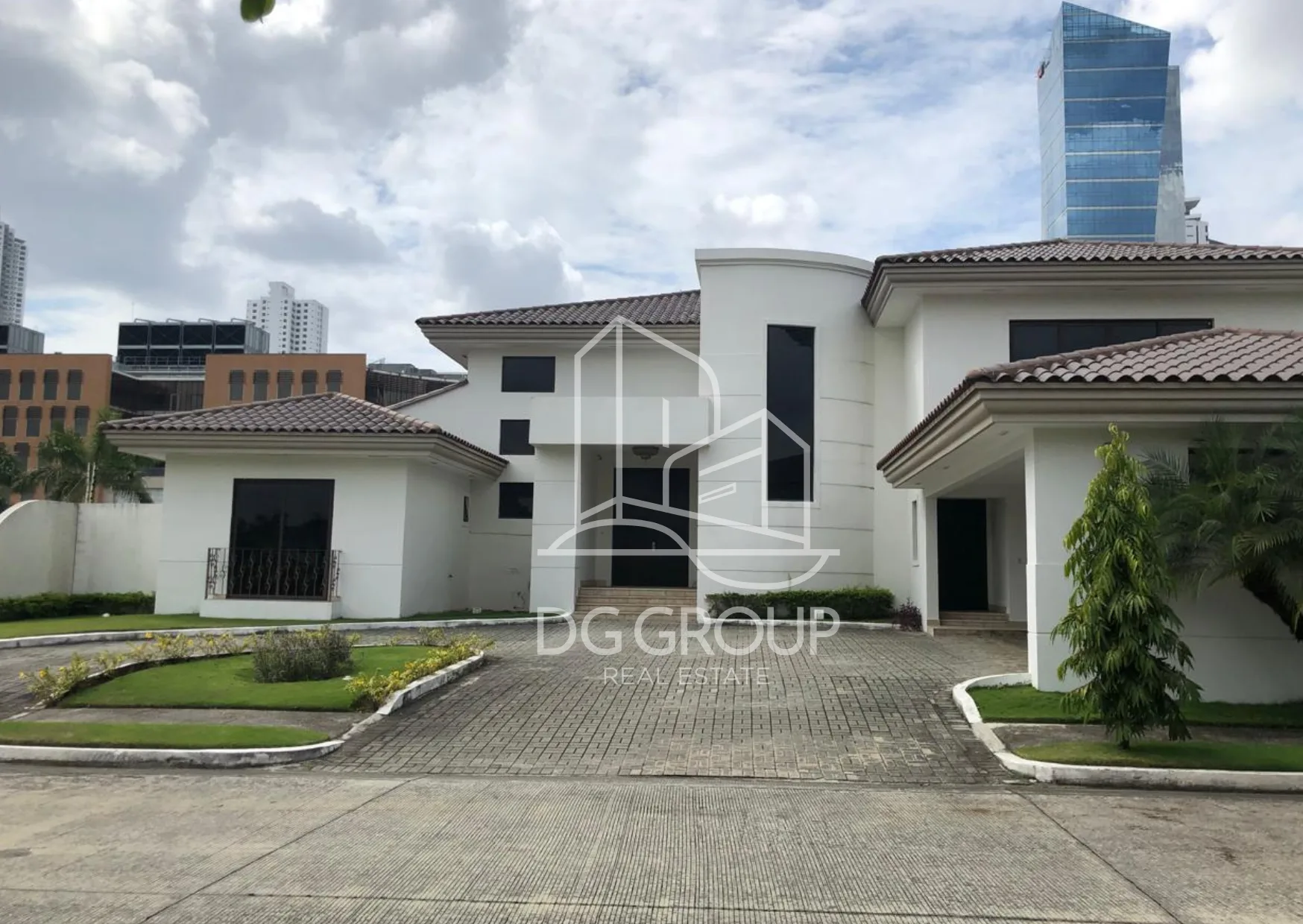 Venta de Casa en Costa del Este en Ciudad de Panamá – 1045 m², 4 recámaras – foto 1 de 8