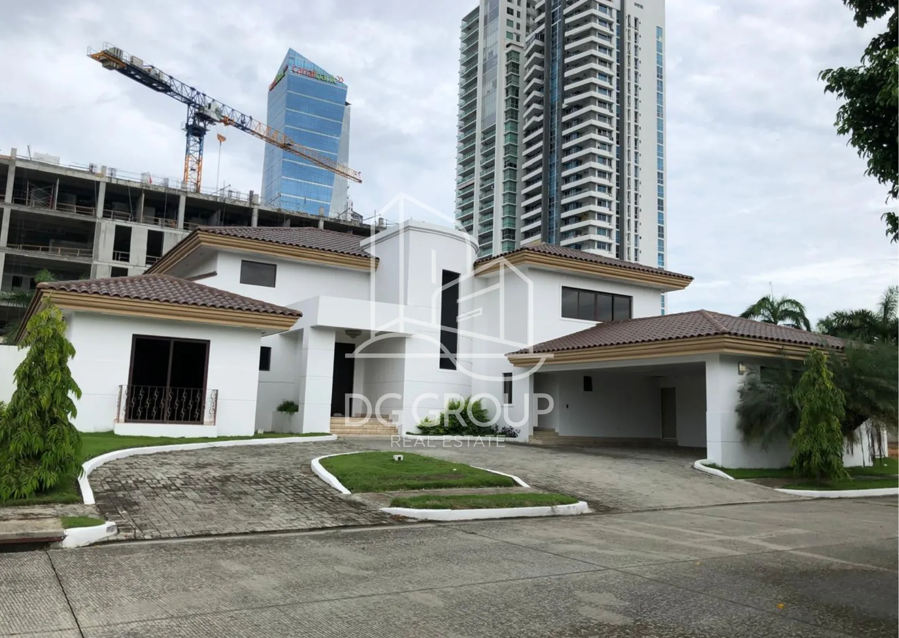 Venta de Casa en Costa del Este en Ciudad de Panamá – 1045 m², 4 recámaras – foto 2 de 8