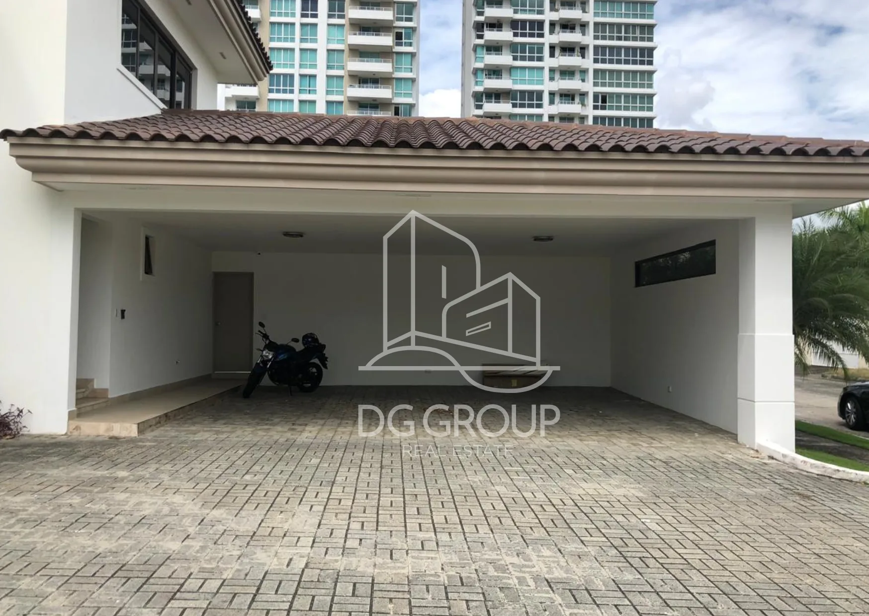 Venta de Casa en Costa del Este en Ciudad de Panamá – 1045 m², 4 recámaras – foto 3 de 8