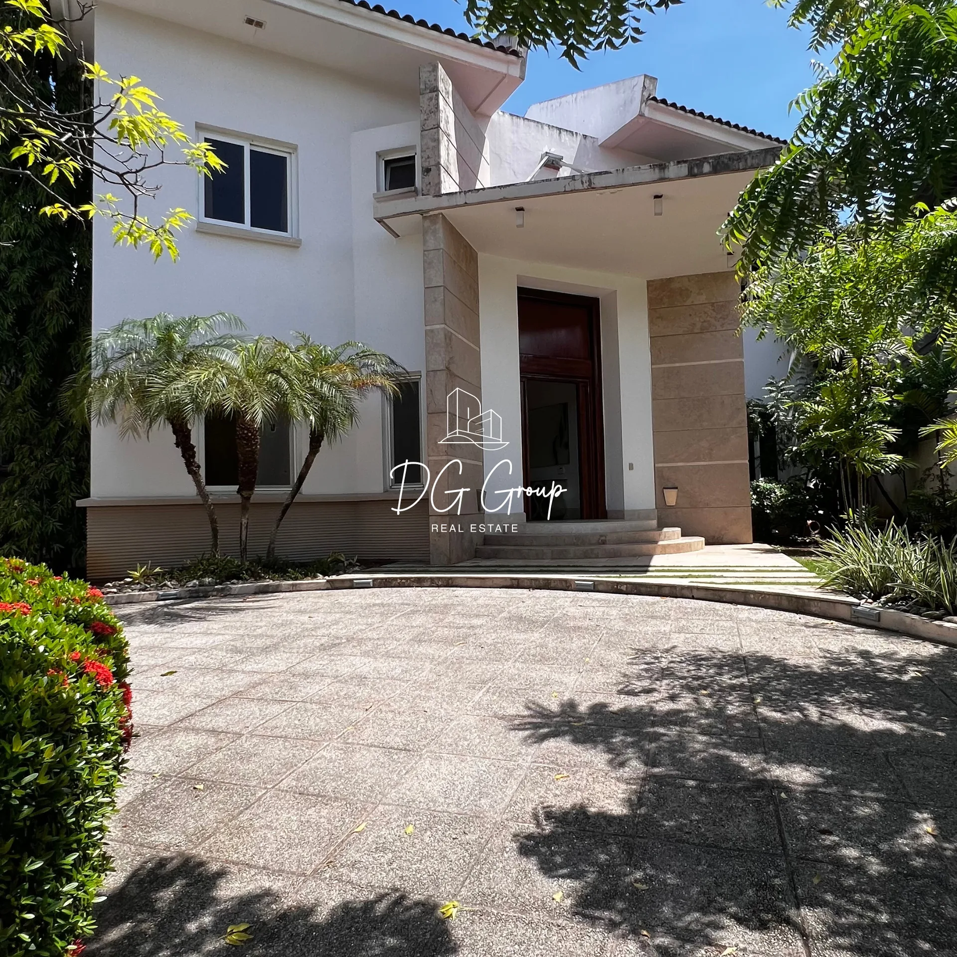 Venta de casa en Costa del Este Residencial Balmoral en Ciudad de Panamá – 1250 m², 4 recámaras – foto 1 de 6