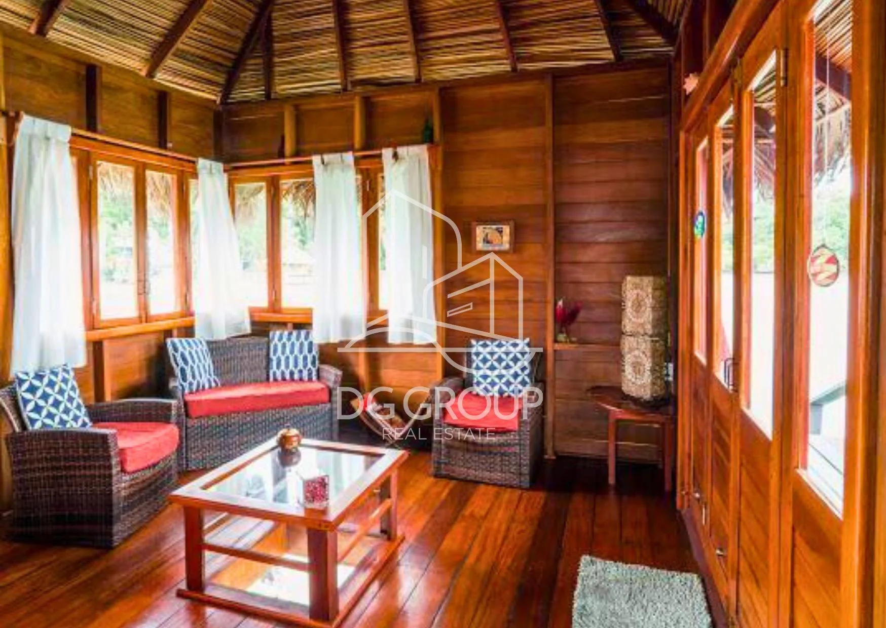 Oceanfront Hotel for Sale on Isla Bastimentos, Bocas del Toro in Bastimentos – 30000 m² – photo 7 of 8