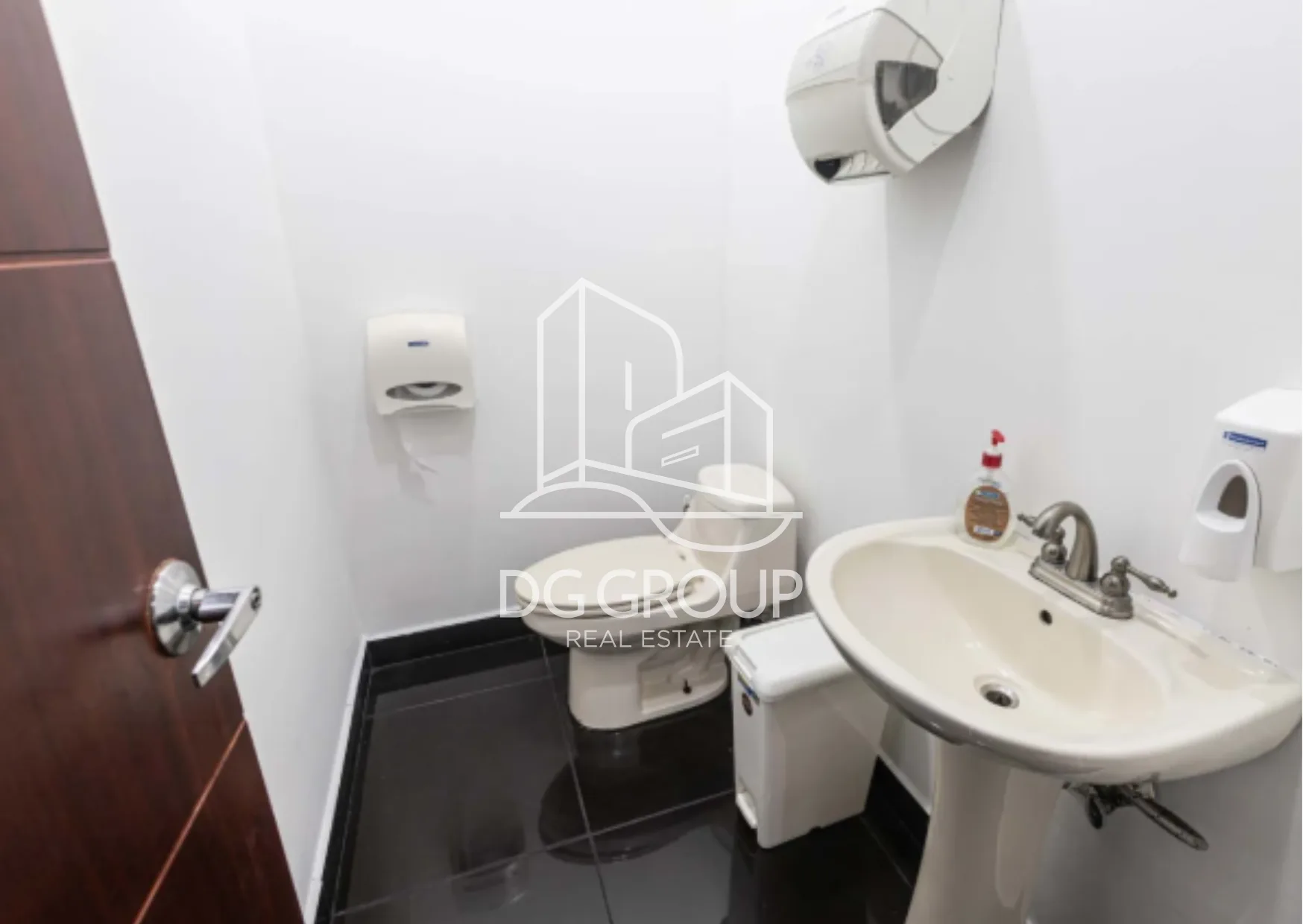 Commercial Space for Sale in Obarrio, PH Office One in Ciudad de Panamá – 110 m² – photo 2 of 8