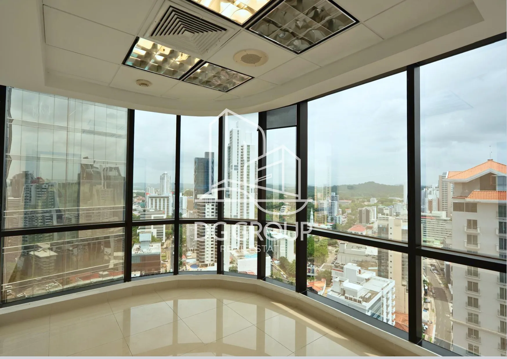 Venta de Oficinas  Plaza Banco General en Ciudad de Panamá – 335 m², 16 recámaras – foto 1 de 8